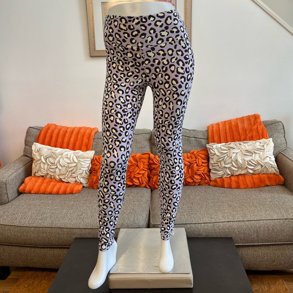 ❣️🆕UGG Purple&Black Animal Print Saylor Leggings❣️ - Picture 2 of 10